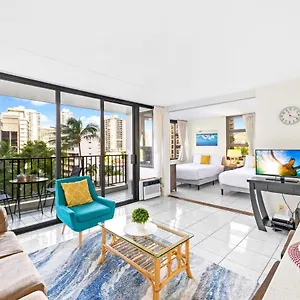 https://7th-floor-with-partial-ocean-view-1-block-to-beach-free.hotelsinhawaii.org