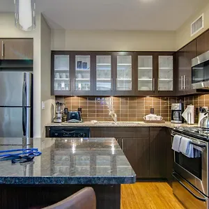 Apartment Abode 3 Bedroom Walk To Beale Autozone Park Restaurants